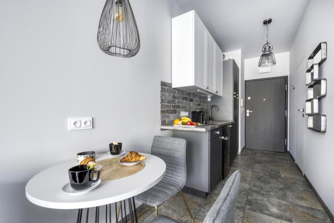 Stylowe Studio Krzemieniecka, Metro Slodowiec, Free Parking By Cosmo Spirit Warsaw Exterior photo
